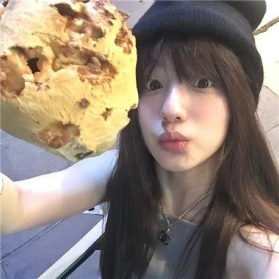 天桥摆摊，我捡了个纨绔当老公